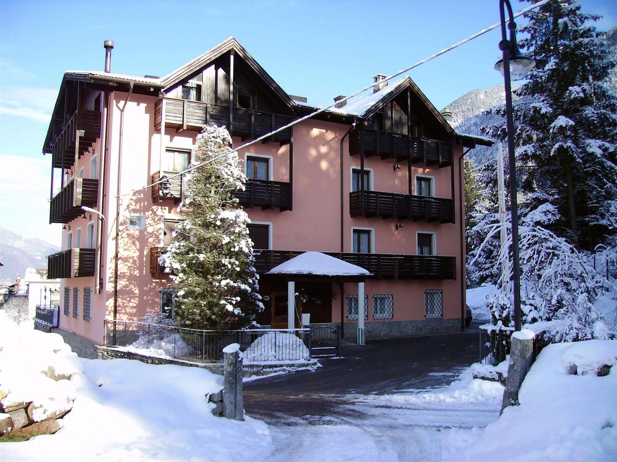 Park Hotel Bellevue 디마로 외부 사진